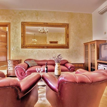 Holiday Home Sarita Sisan Exterior photo