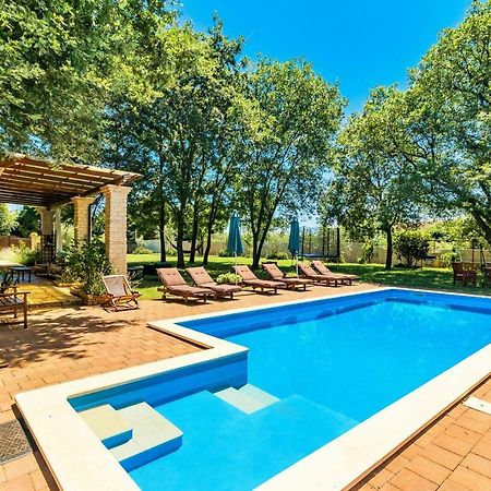 Holiday Home Sarita Sisan Exterior photo