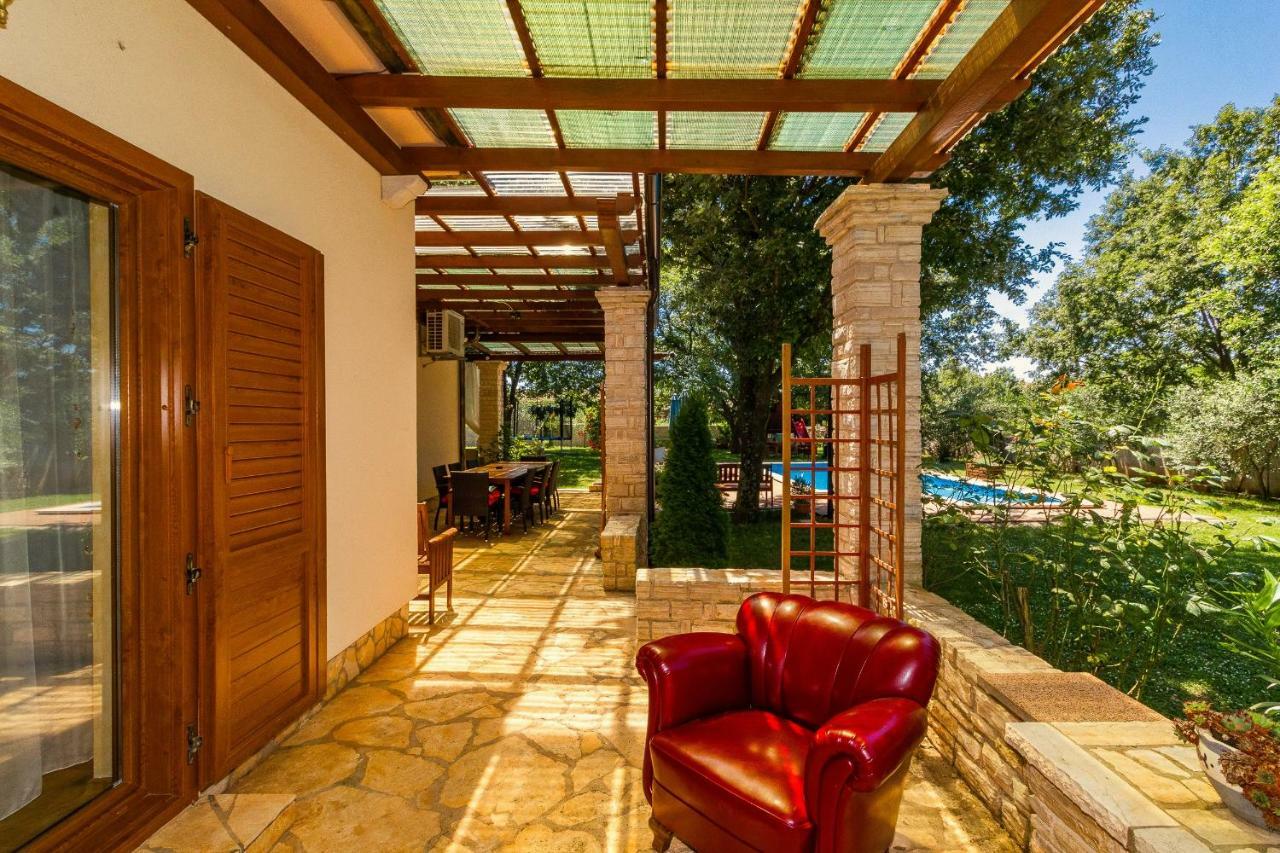 Holiday Home Sarita Sisan Exterior photo