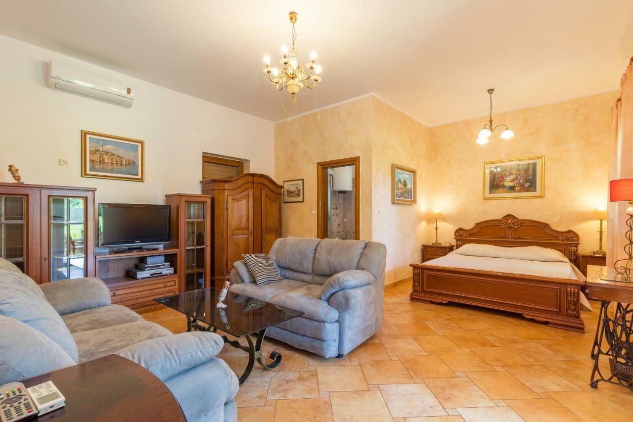 Holiday Home Sarita Sisan Exterior photo