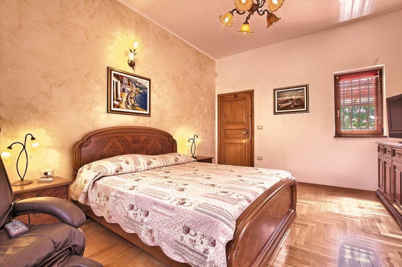 Holiday Home Sarita Sisan Exterior photo