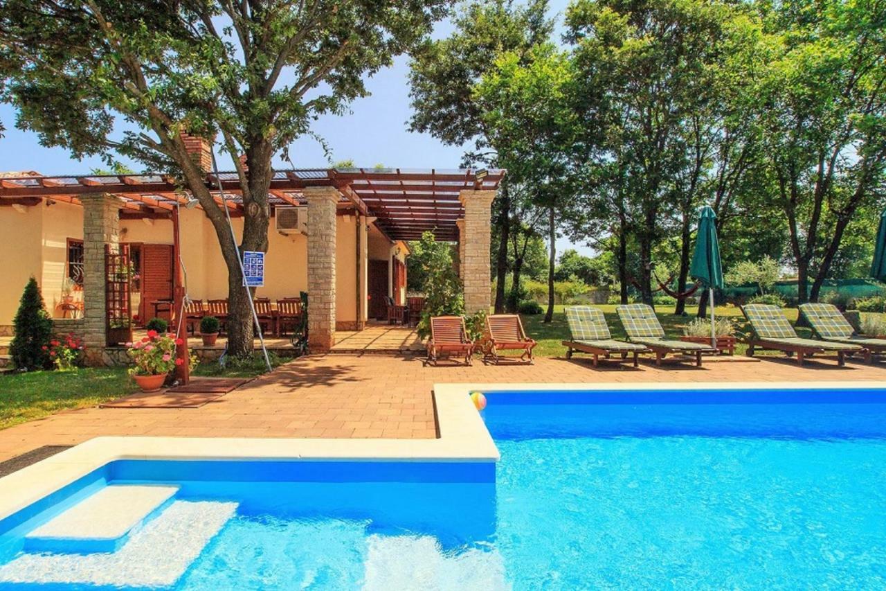 Holiday Home Sarita Sisan Exterior photo