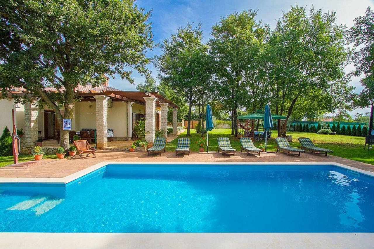 Holiday Home Sarita Sisan Exterior photo
